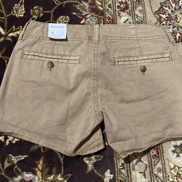 NWT Womens khaki shorts - Picture 3 of 3